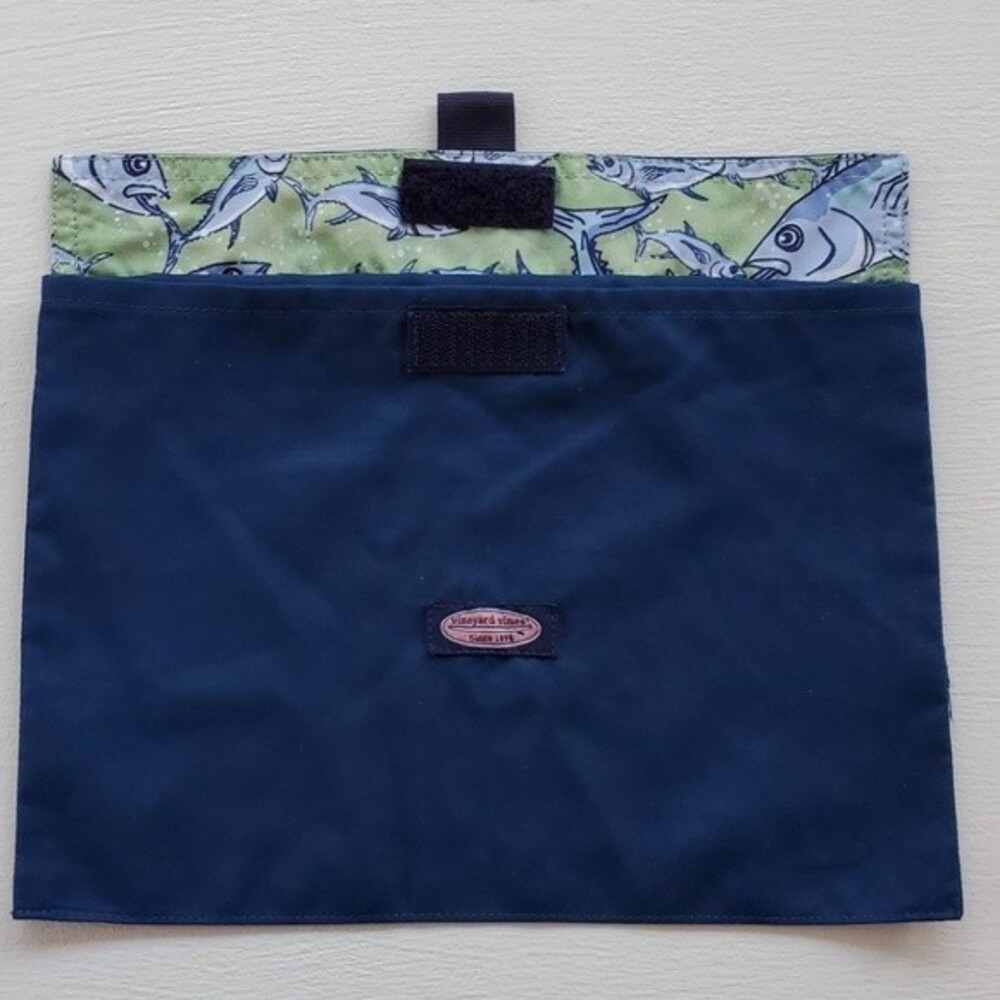 VINEYARD VINES POUCH W/ VELCRO CLOSURE BLUE GREEN FISH